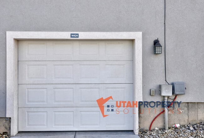 Building Photo - 14424 S Ferndale Way