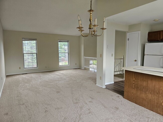 Building Photo - 2 Bedroom Home with Large Yard - Close to Waneka Lake Park