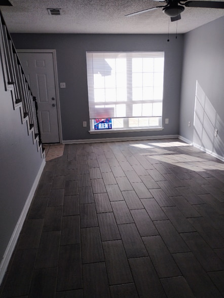 Building Photo - 12240 Jackson Rd