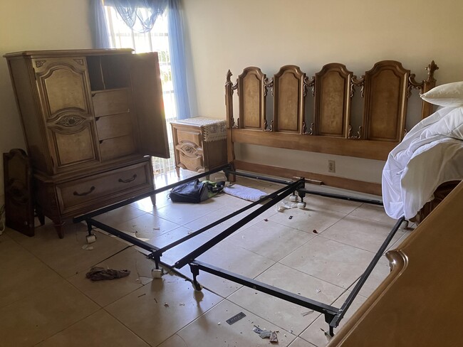 Building Photo - 17 Golfs Edge