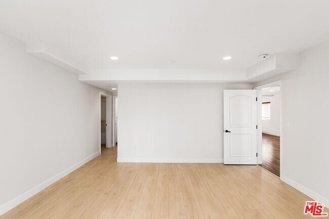Building Photo - 1146 Hacienda Pl