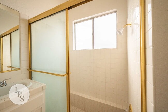 Building Photo - North West Fresno Home, 3BR/2BA, Lots of Amenities