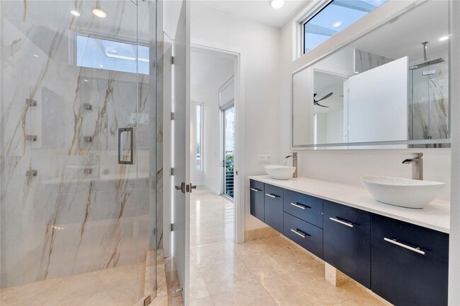 Building Photo - 3270 NE 15th St