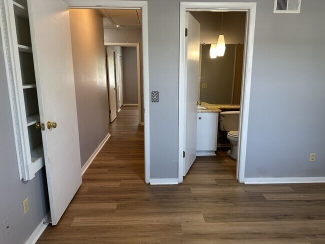 Building Photo - 11 Knollwood Cir