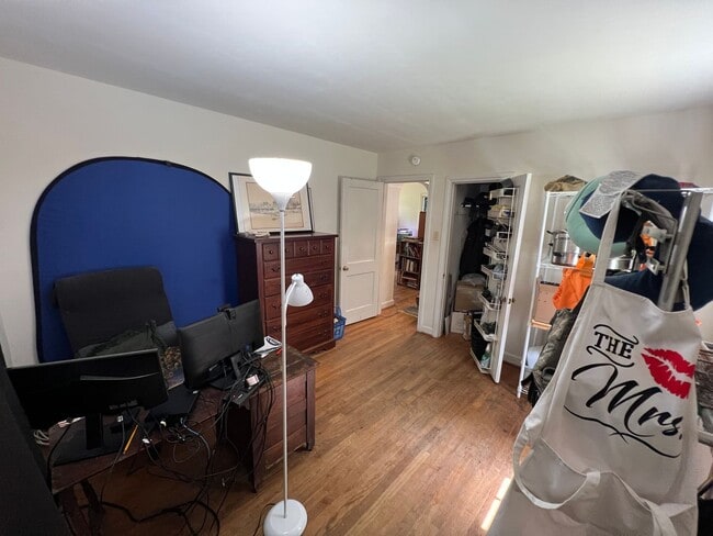 Building Photo - Adorable 2bdrm/1bth Ranch Style Home Conve...