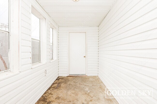 Building Photo - 1711 S Blaine St