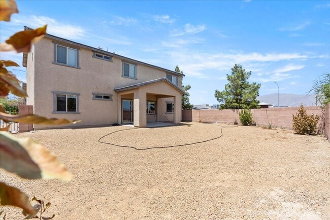 Building Photo - North Las Vegas Beauty – Roomy, Stylish, a...