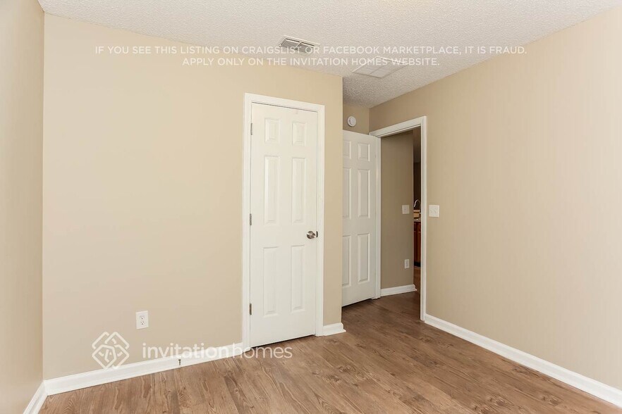 Building Photo - 10939 Apple Blossom Trail E