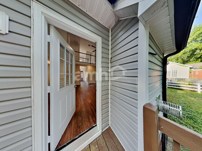 Building Photo - 419 Parallel Dr