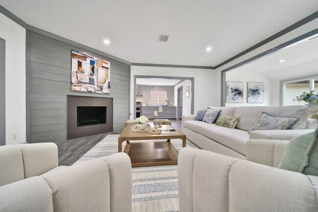 Building Photo - 10042 Briar Forest Dr