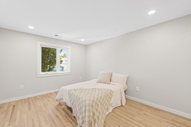 Building Photo - 312 Garfield Ave