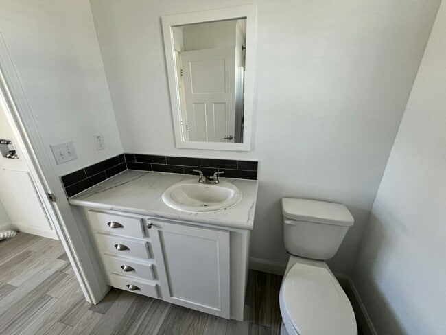 Building Photo - 16 Carl St