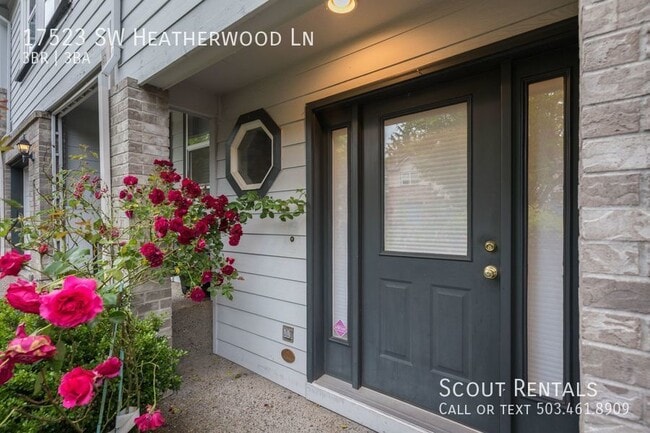 Primary Photo - Spacious Sherwood Townhouse!