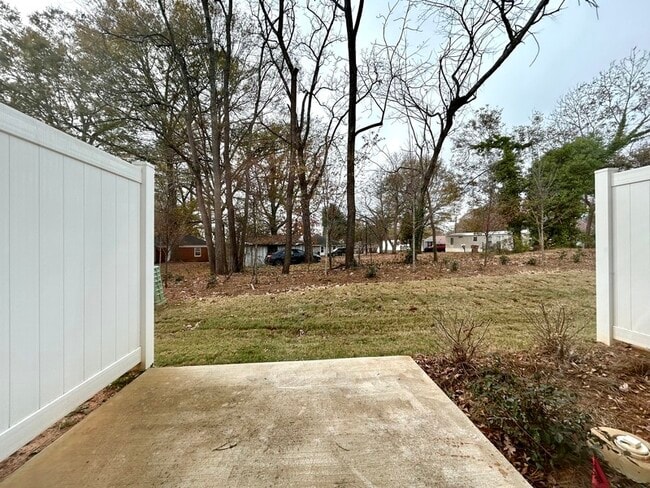 Building Photo - 137 Villa Ln