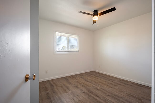 Building Photo - 12 E Hermosa Dr