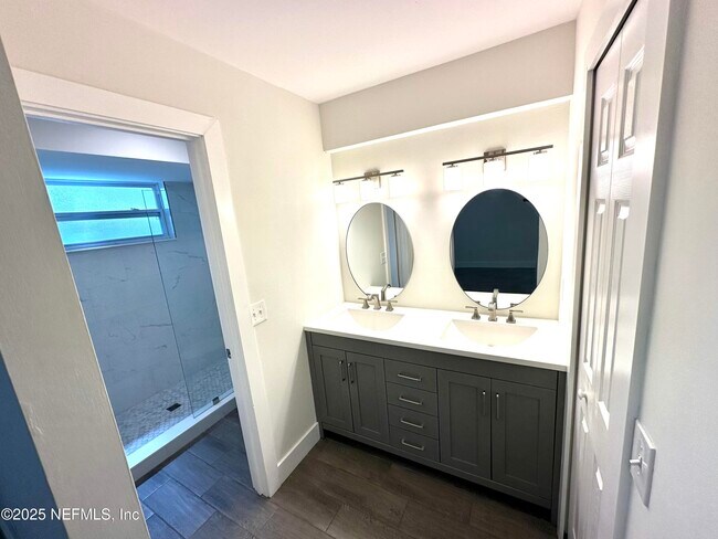 Building Photo - 4364 Lake Woodbourne Dr S