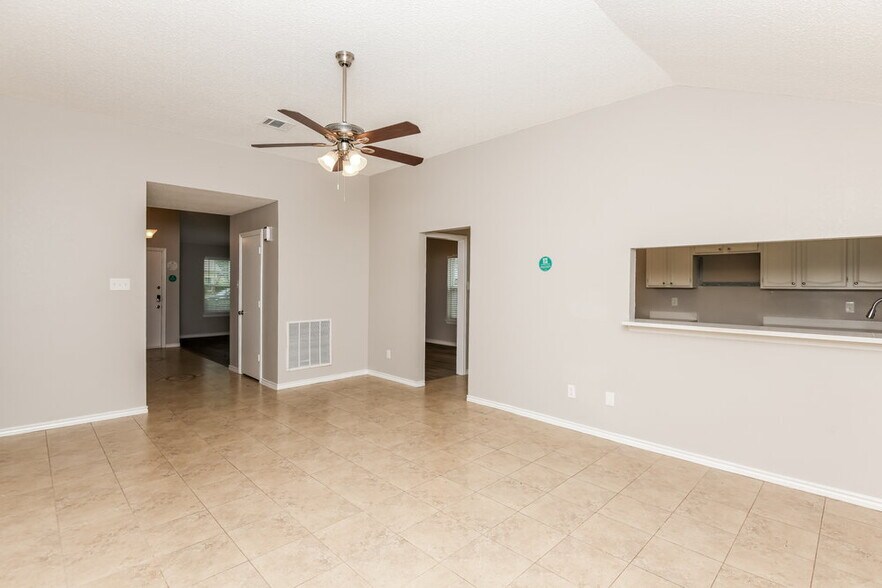 Building Photo - 2119 Belmont Park Dr