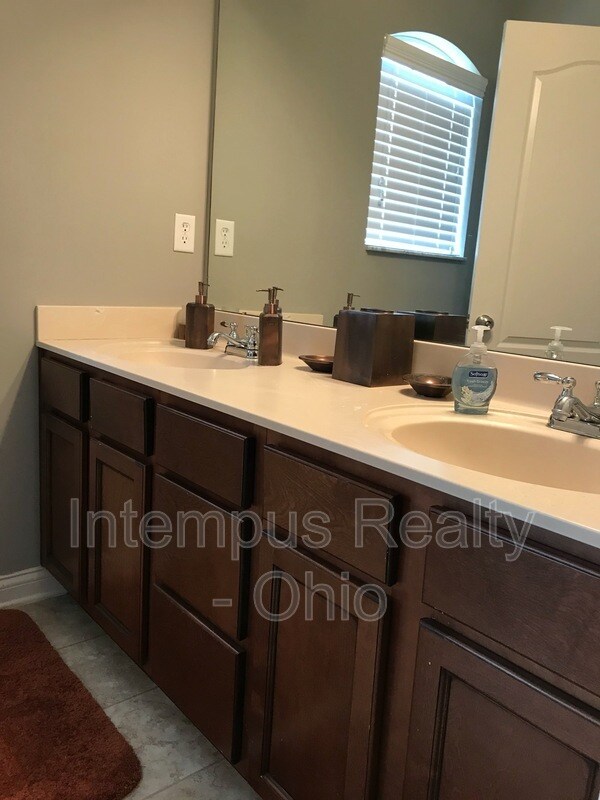 Building Photo - 5081 Dinard Way