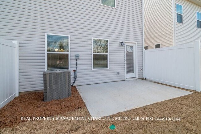 Building Photo - Stylish 3-Bedroom Gem Near I-485 & Charlotte Hotspots