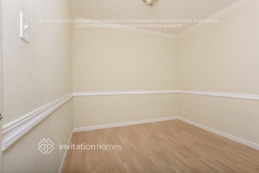 Building Photo - 274 Redwing St