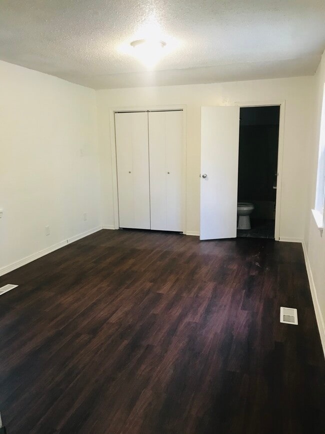 Building Photo - 1416 NE 39th St