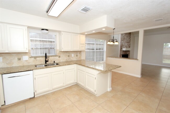 Building Photo - 2731 Colony Dr