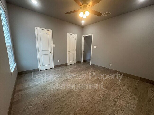 Building Photo - 216 Cleveland St