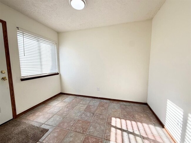 Building Photo - 214 Justin Dr