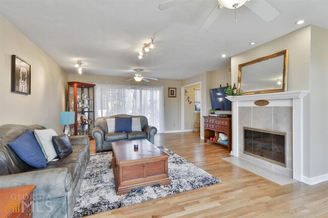 Building Photo - 13 Northlake Dr