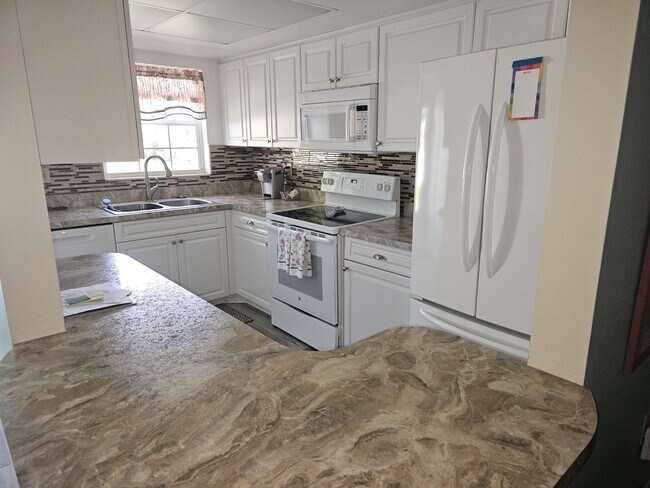 Building Photo - 2740 Golf Course Dr
