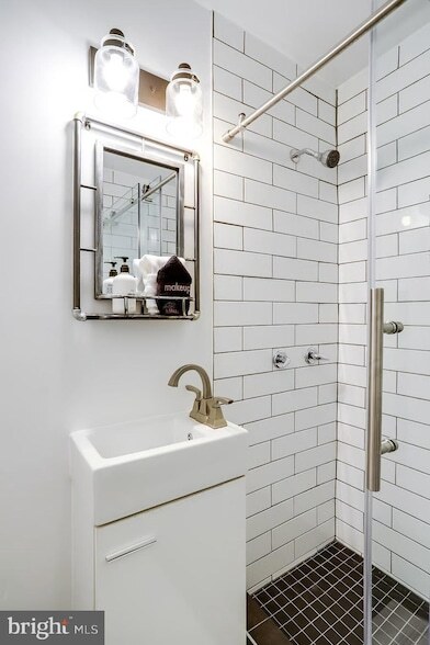 Building Photo - 9724 Admiralty Dr