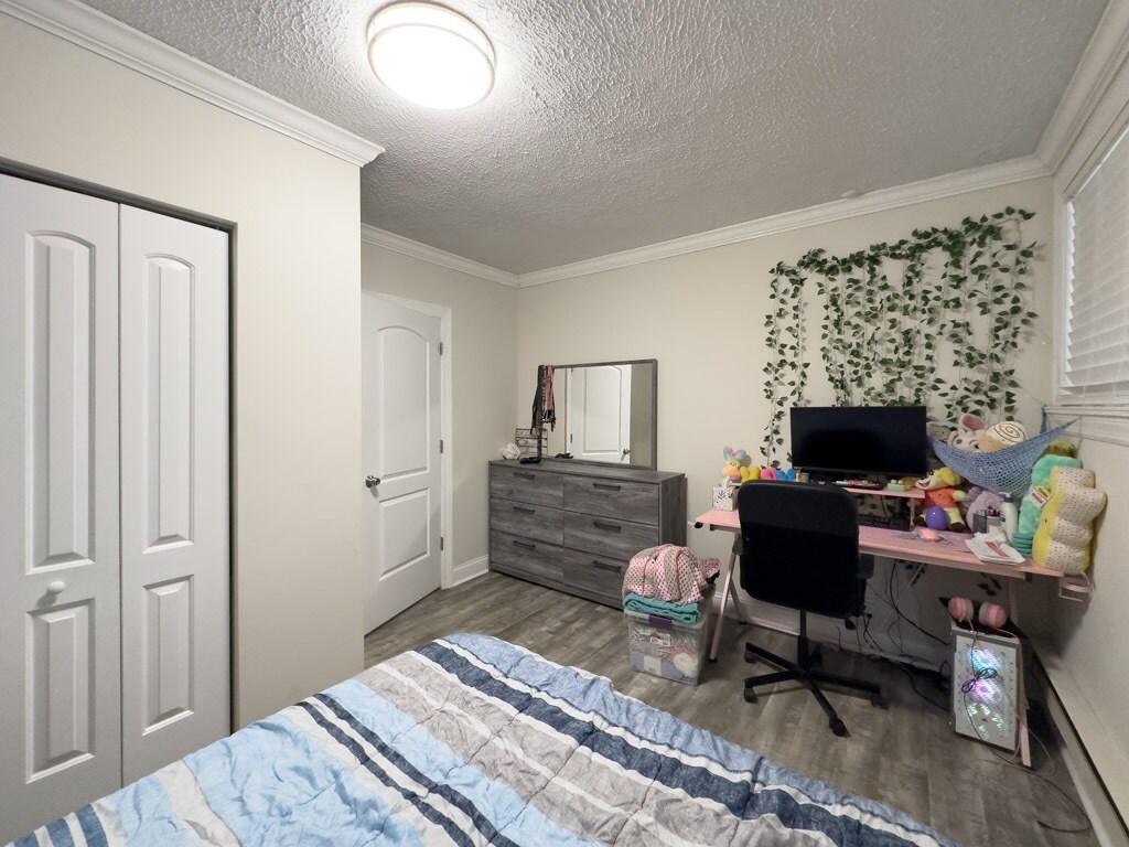 Building Photo - 325 Kedzie St