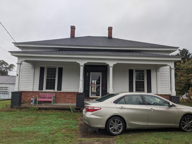 Primary Photo - 105 N Church St