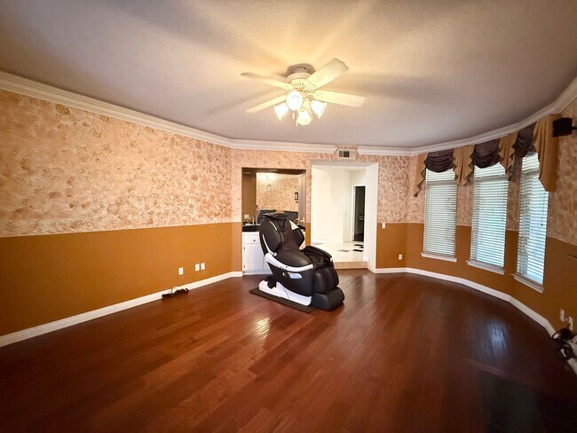 Building Photo - $500 OFF FIRST MONTH! Stunning 4 Bed 4 Bat...