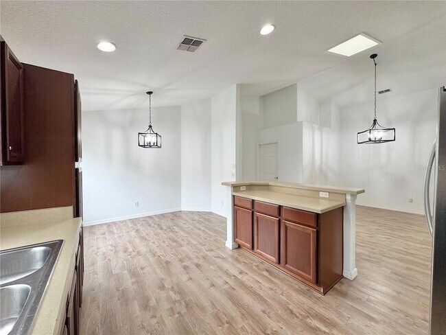 Building Photo - 502 Viola Dr