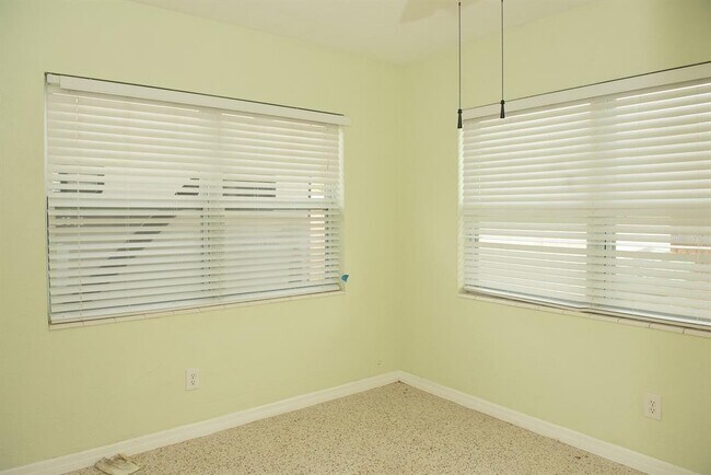 Building Photo - 4377 32nd Terrace N