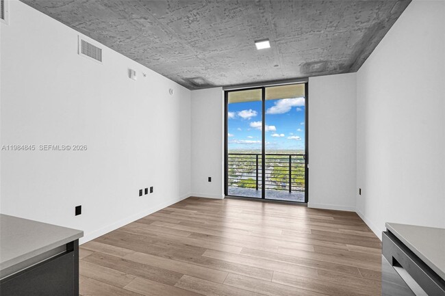 Building Photo - 307 SW 5th St