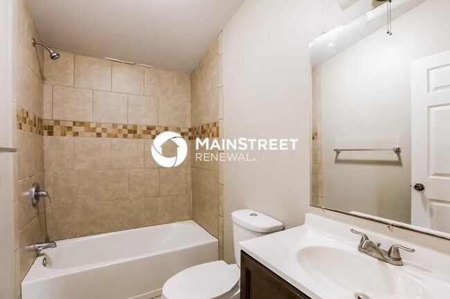 Building Photo - 2 Bedroom Pet-Friendly Home in Independence, MO with Main Street Renewal