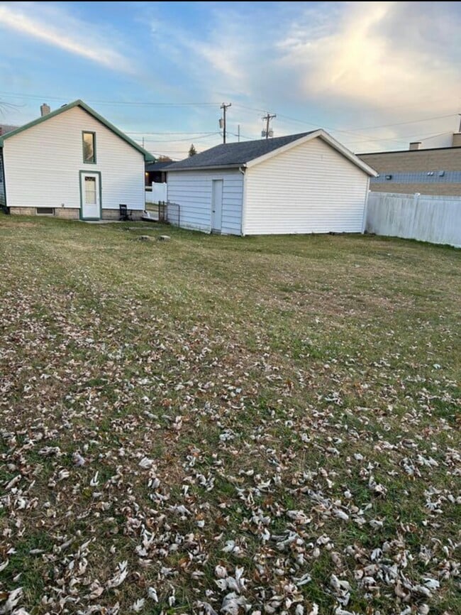 Building Photo - 5621 Rudyard Rd