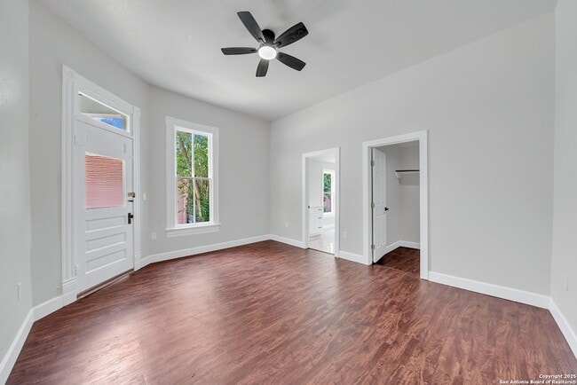 Building Photo - 822 Lamar St