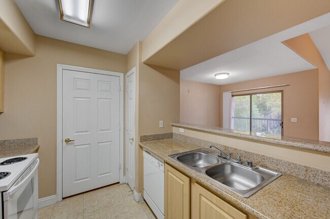 Building Photo - 8000 W Badura Ave