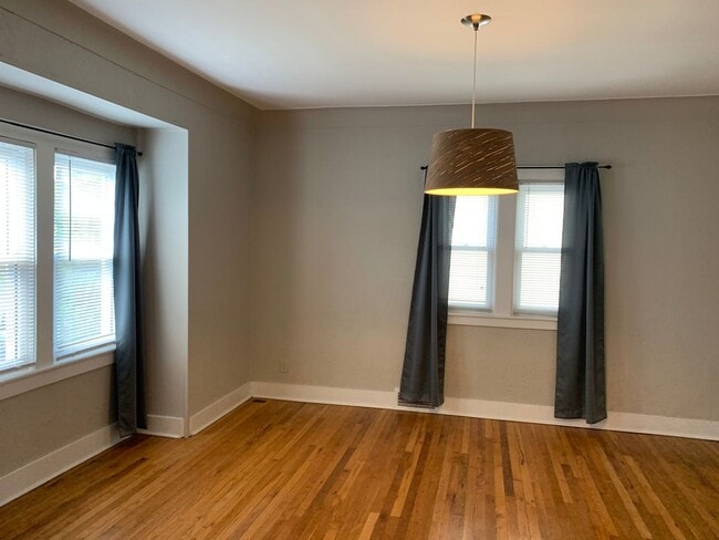 Building Photo - Royal Oak Duplex - Fairgrove