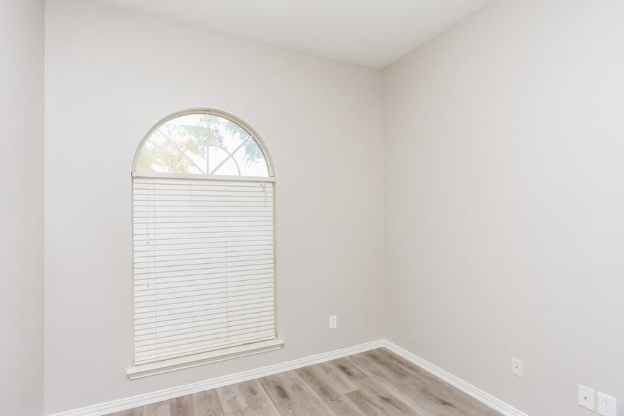 Building Photo - 213 Morningstar Ln