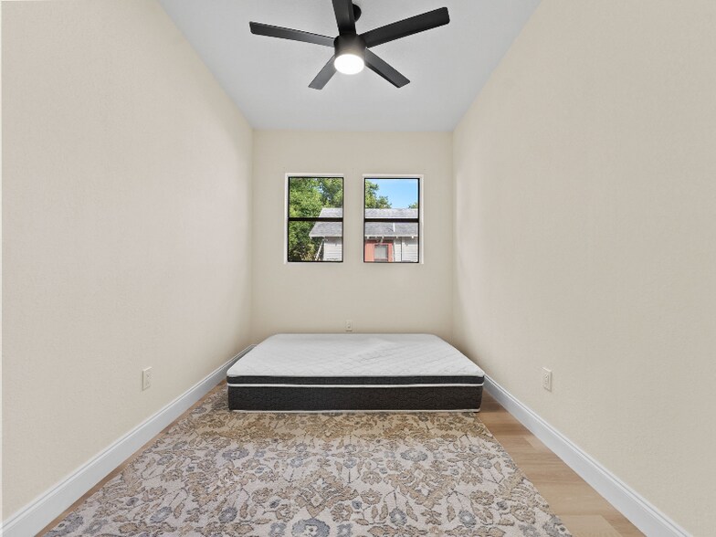 Building Photo - 1514 E 26th Ave