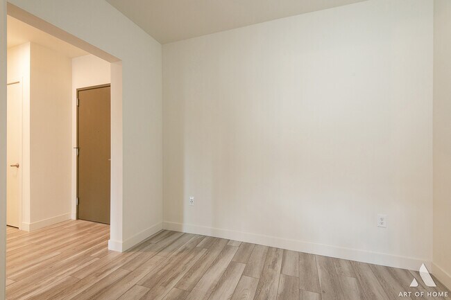 Building Photo - 1425 Ellinwood St