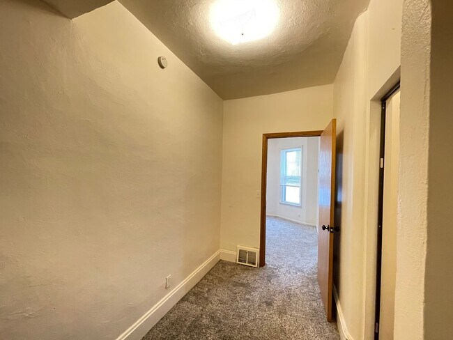 Building Photo - 410 N 52nd Ave W