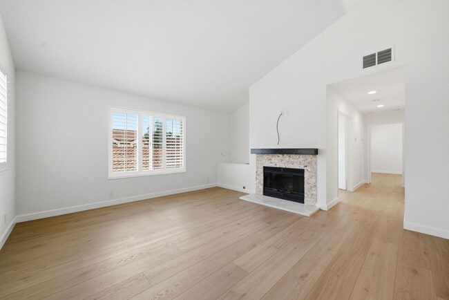 Building Photo - Remodeled Upstairs End Unit In Coral Gardens