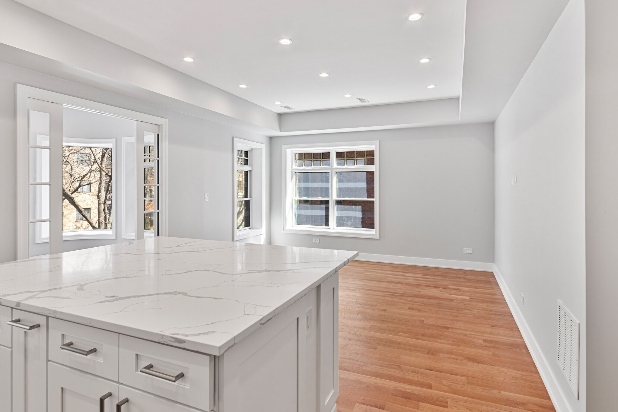 Building Photo - 935 W Winona St