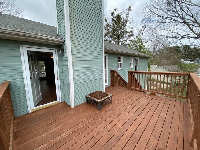 Building Photo - 221 Ridgewood Dr