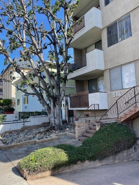 Building Photo - 516 S Alexandria Ave